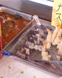画像：焼き魚のほか、鯖の味噌煮やエビの天ぷらなども調理して提供
